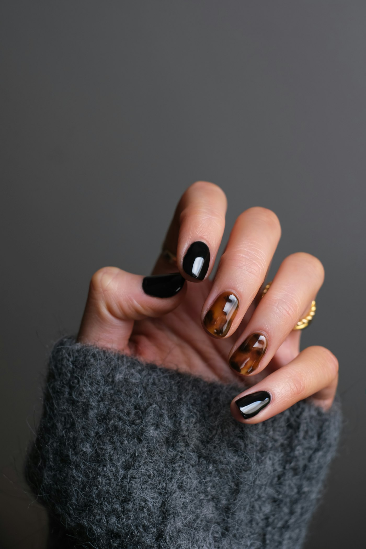 Nail atelier details in champagne gold